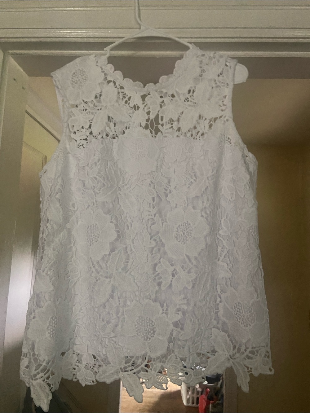 White Lace Sleeveless Top - Classic Floral Crochet